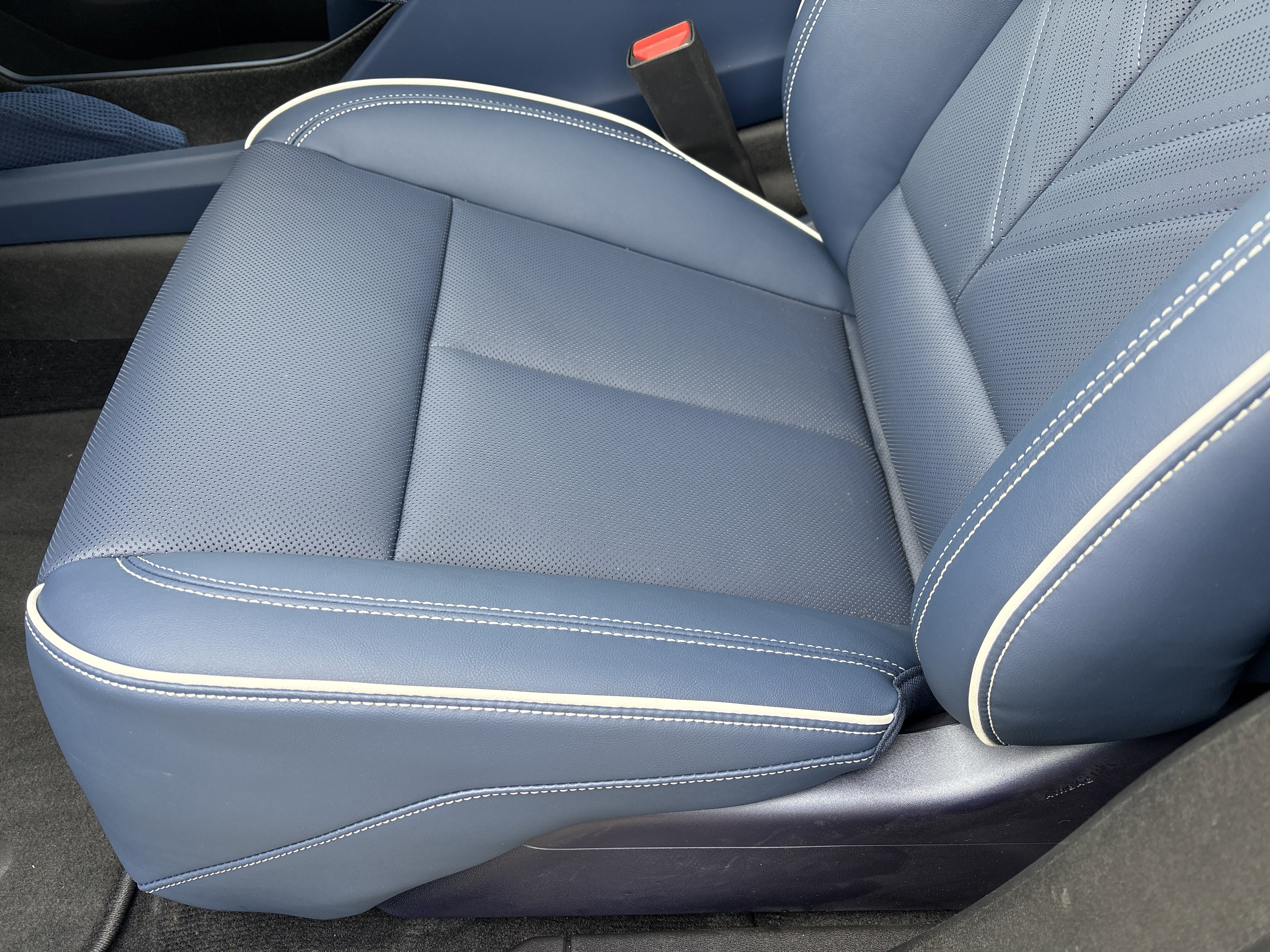 New 2026 Cadillac Optiq Sport 2 RWD image 28