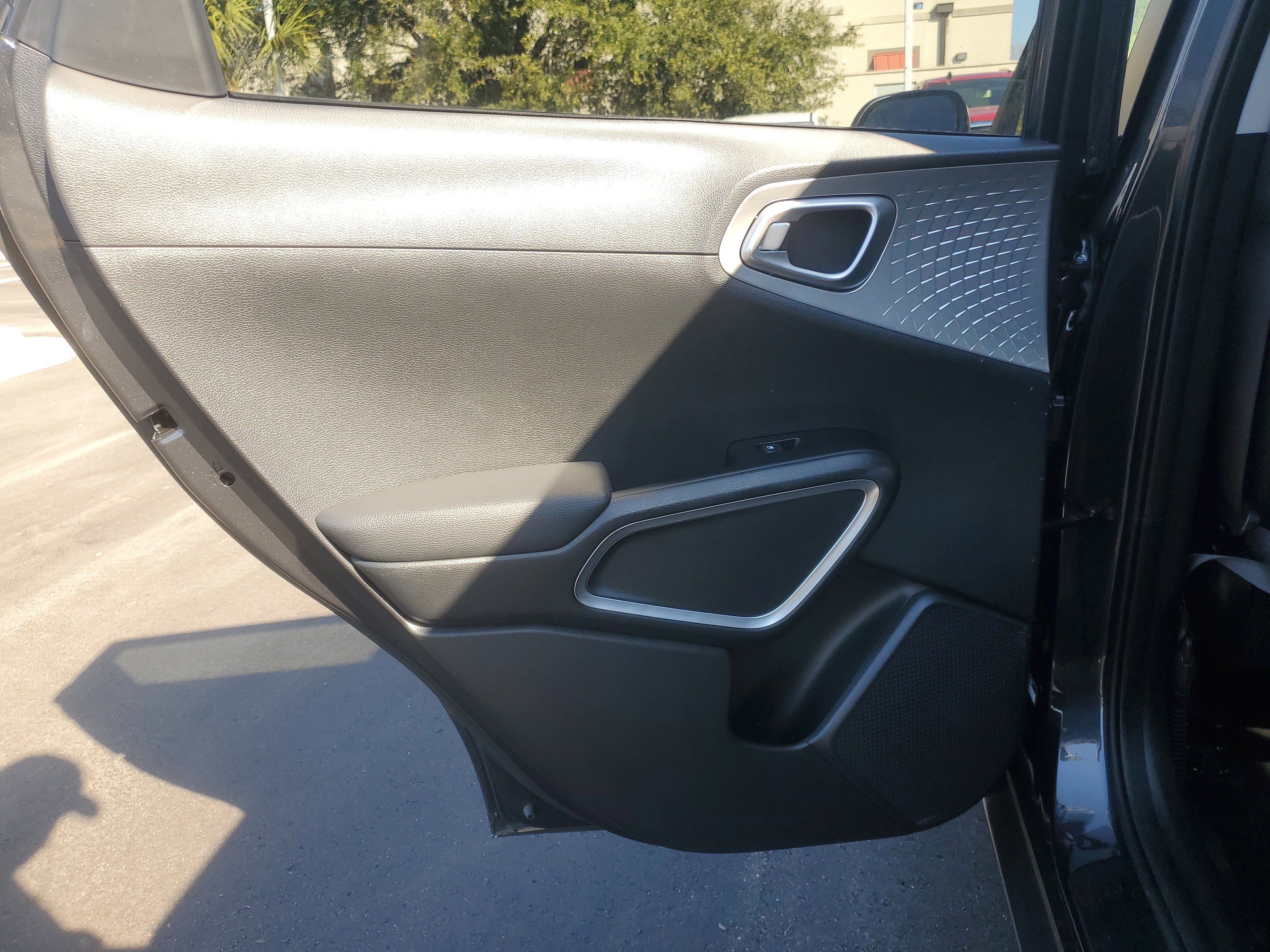 Used 2025 Kia Soul LX w/ LX Technology Package image 9