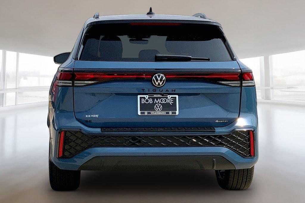 Certified 2025 Volkswagen Tiguan SE R-Line AWD/4WD image 4