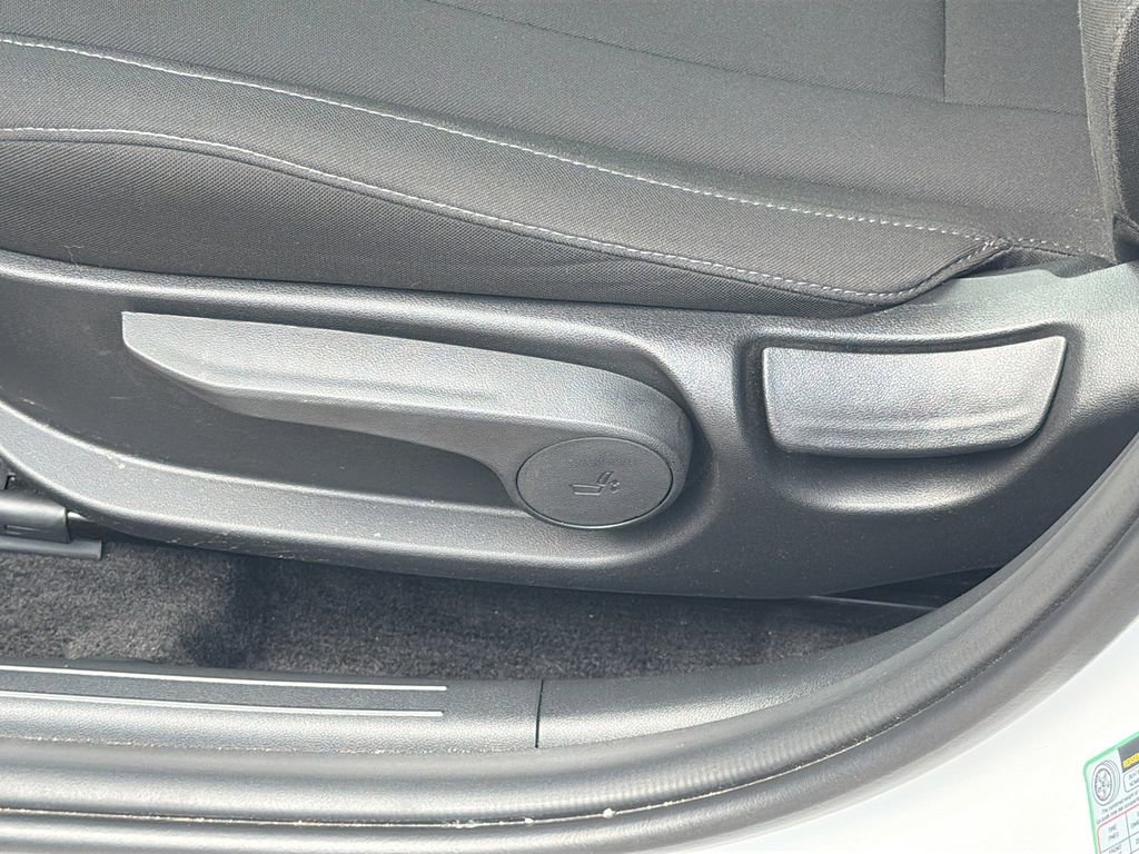 Used 2025 Hyundai Elantra Sport FWD image 23