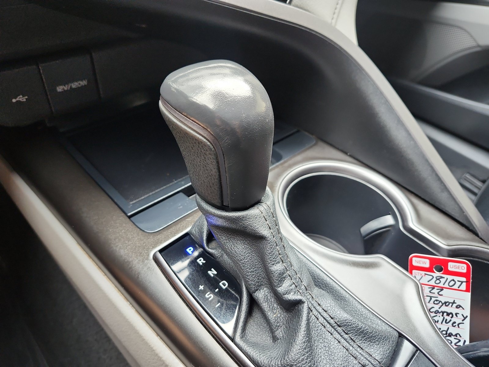 Used 2022 Toyota Camry SE FWD image 21