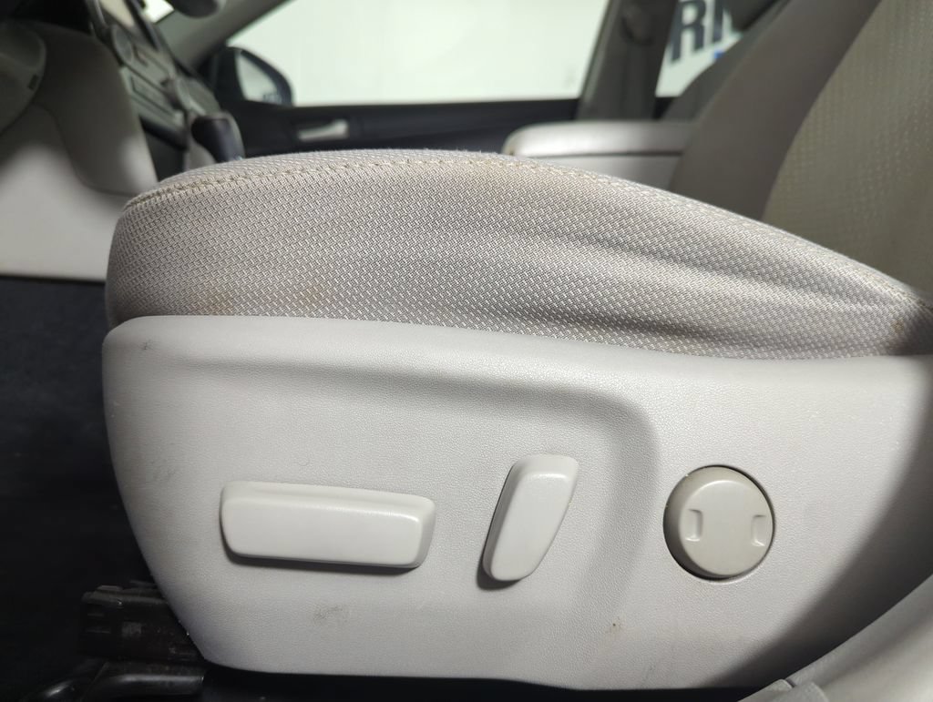 Used 2012 Toyota Camry LE FWD image 24