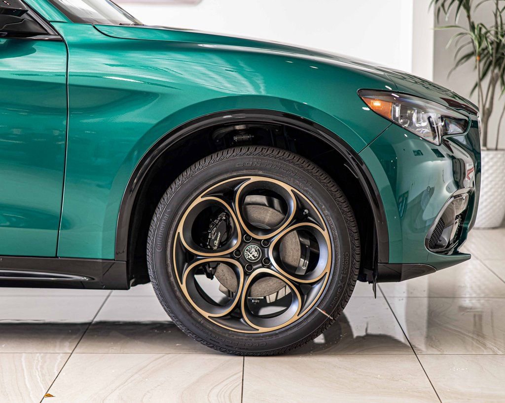 New 2025 Alfa Romeo Stelvio Sprint image 10