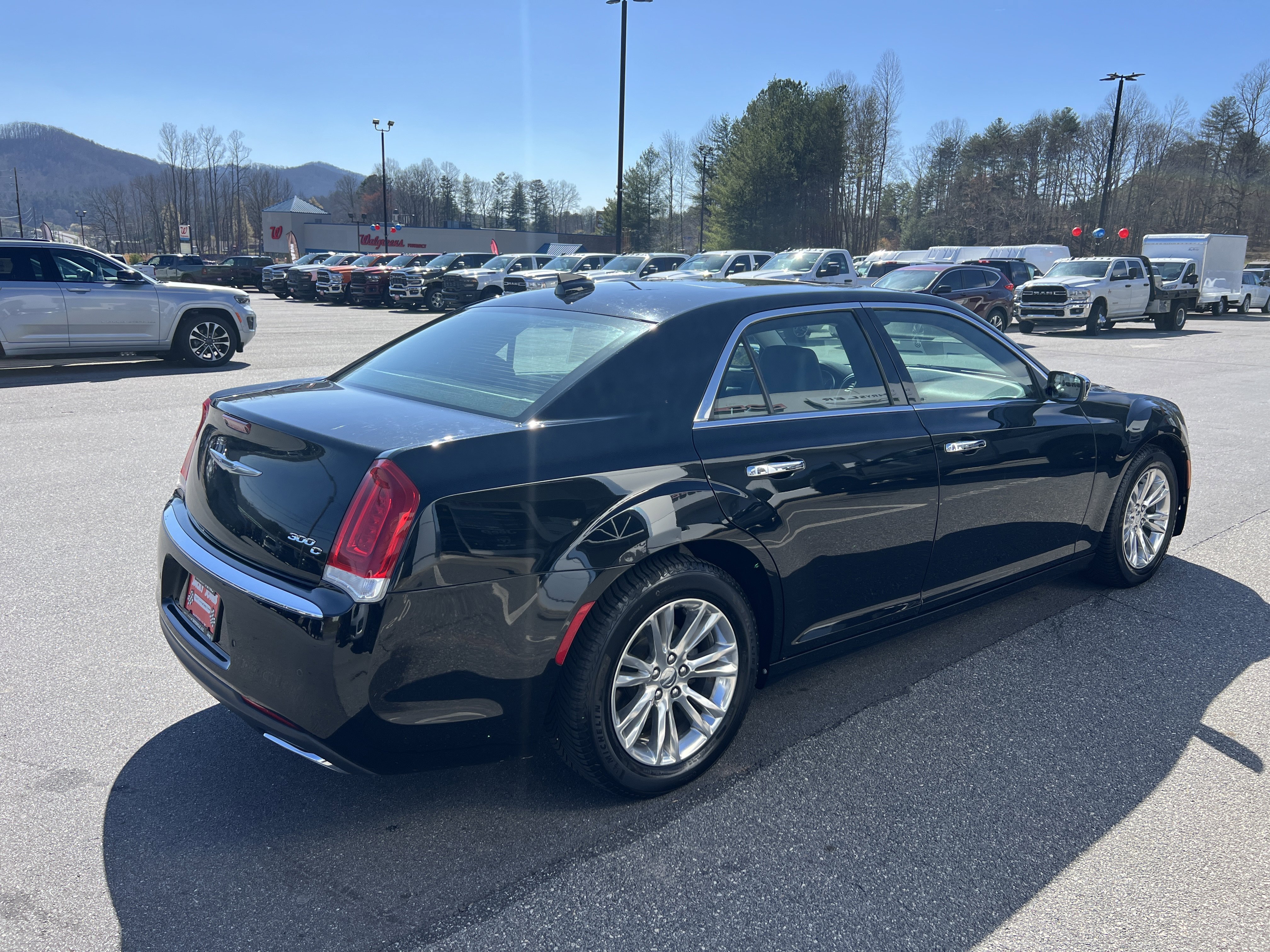 Used 2015 Chrysler 300 C w/ Light Group image 4