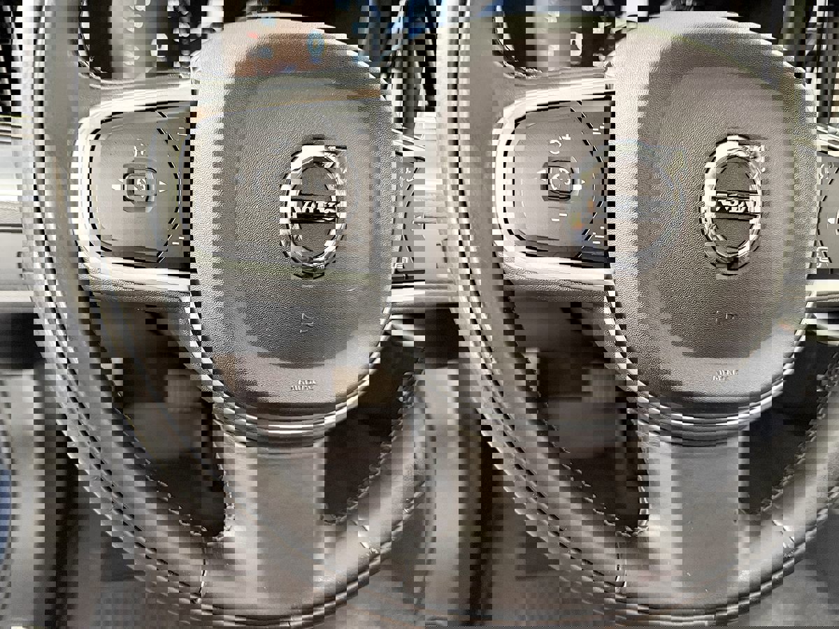 Used 2018 Volvo XC60 T5 Momentum w/ Convenience Package image 25