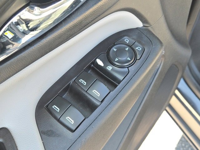 Used 2018 Chevrolet Equinox LS image 18