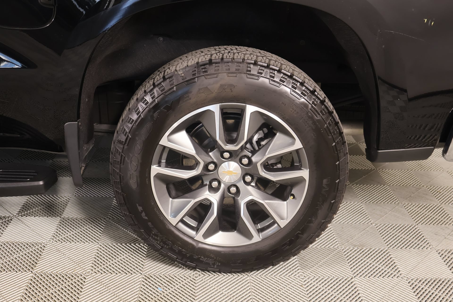 Used 2025 Chevrolet Silverado 1500 LT AWD/4WD image 20