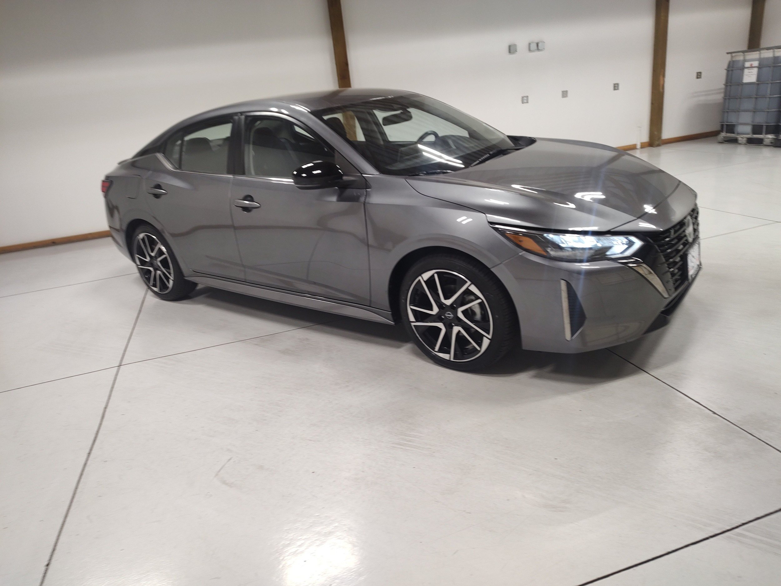 Used 2025 Nissan Sentra SR FWD image 2