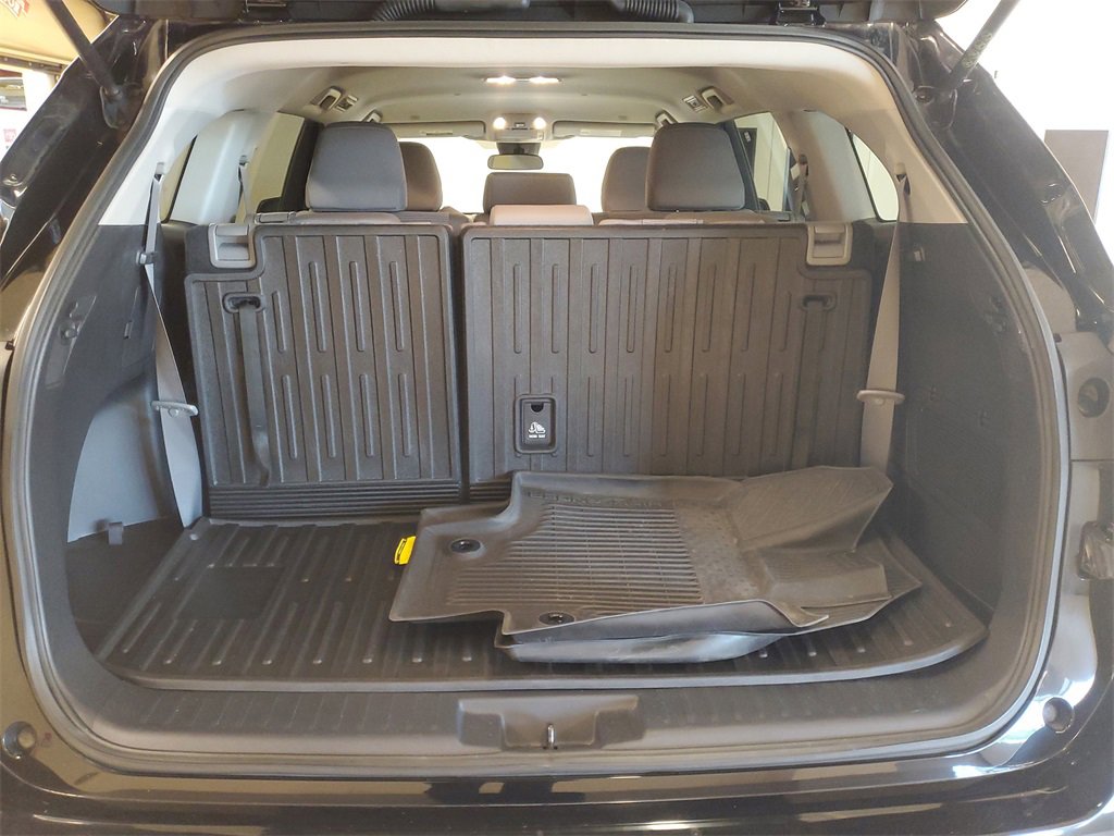 Used 2023 Toyota Highlander L image 8