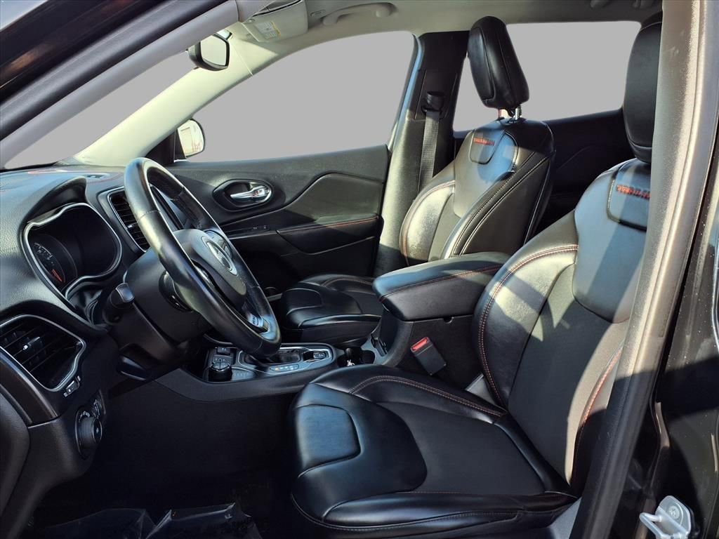 Used 2019 Jeep Cherokee Trailhawk w/ Cold Weather Group image 20