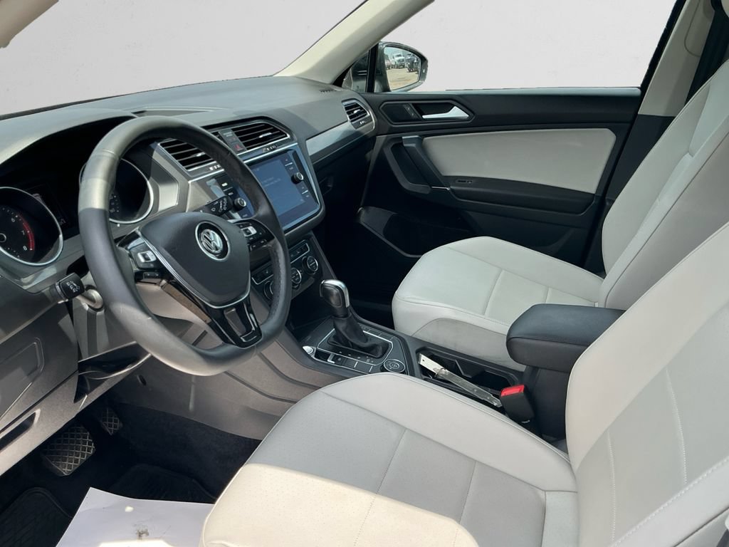 Used 2020 Volkswagen Tiguan SE w/ Panoramic Sunroof Package AWD/4WD image 9