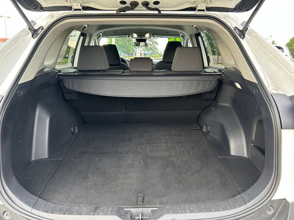 Used 2025 Toyota RAV4 XLE AWD/4WD image 28