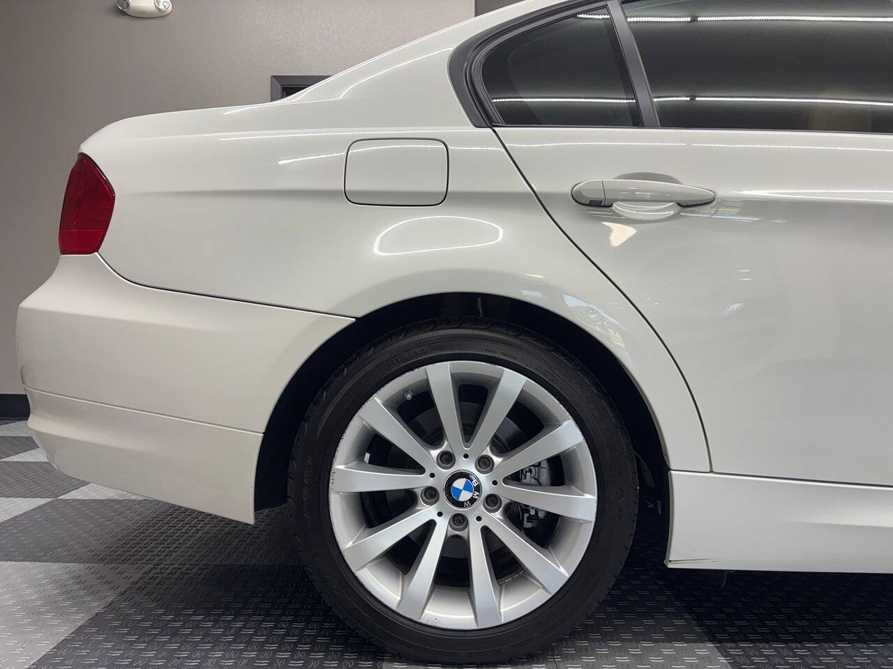 Used 2011 BMW 328i xDrive Sedan AWD/4WD image 7