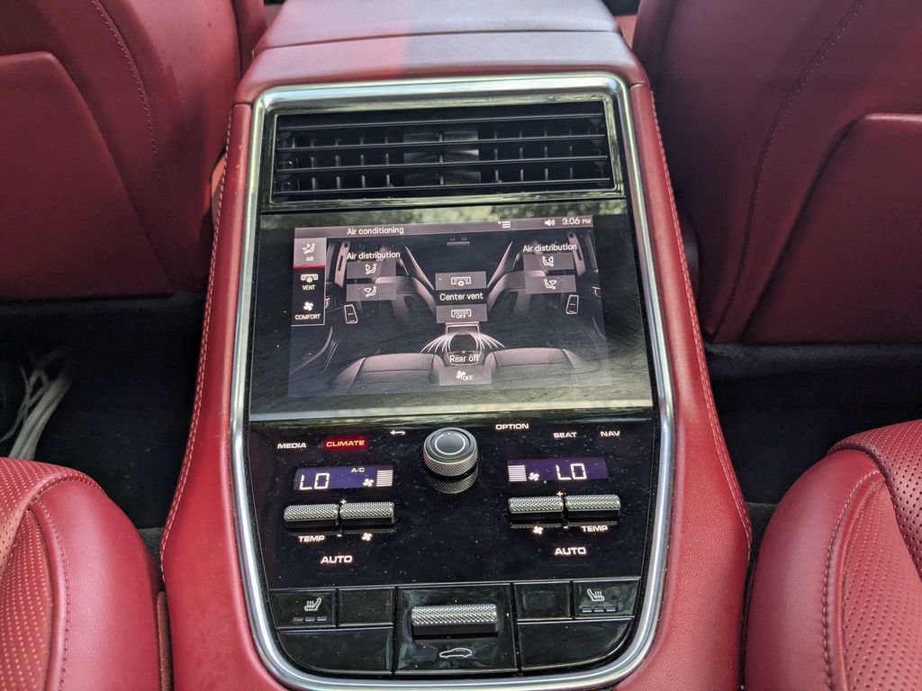 Used 2022 Porsche Panamera RWD image 22