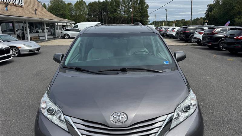 Used 2017 Toyota Sienna XLE w/ XLE Navigation Package FWD image 17
