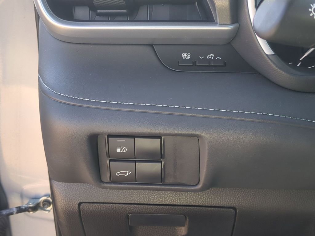 Used 2021 Toyota Highlander XLE image 22