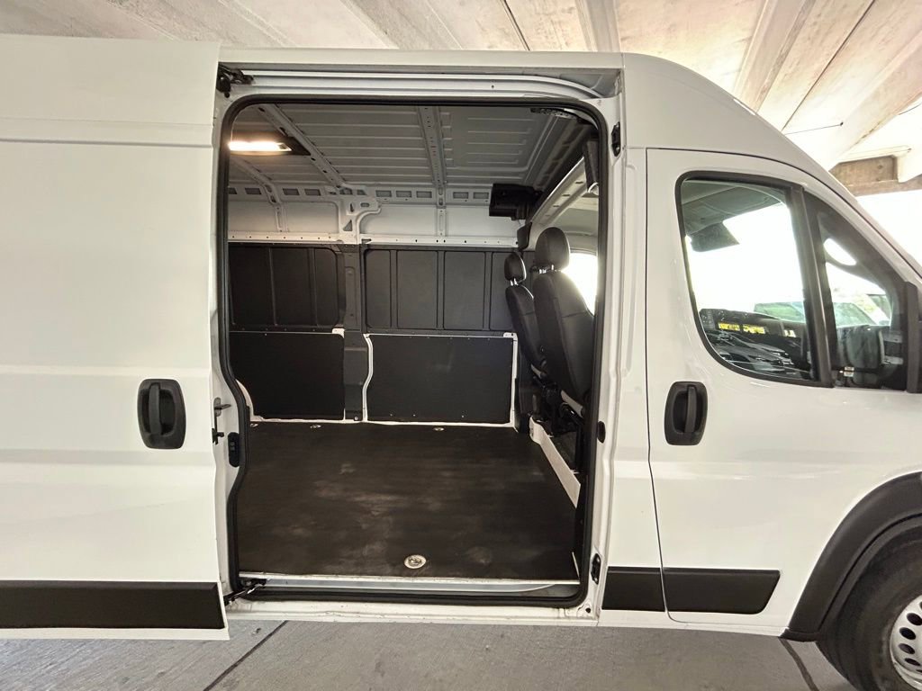 Used 2024 RAM ProMaster 2500 w/ Convenience Group image 34