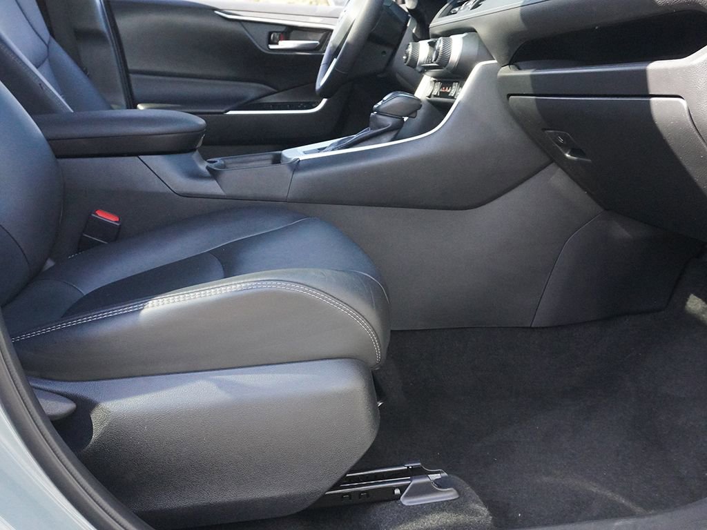 Used 2023 Toyota RAV4 XLE Premium AWD/4WD image 28