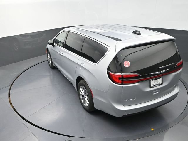 New 2026 Chrysler Pacifica Select image 15