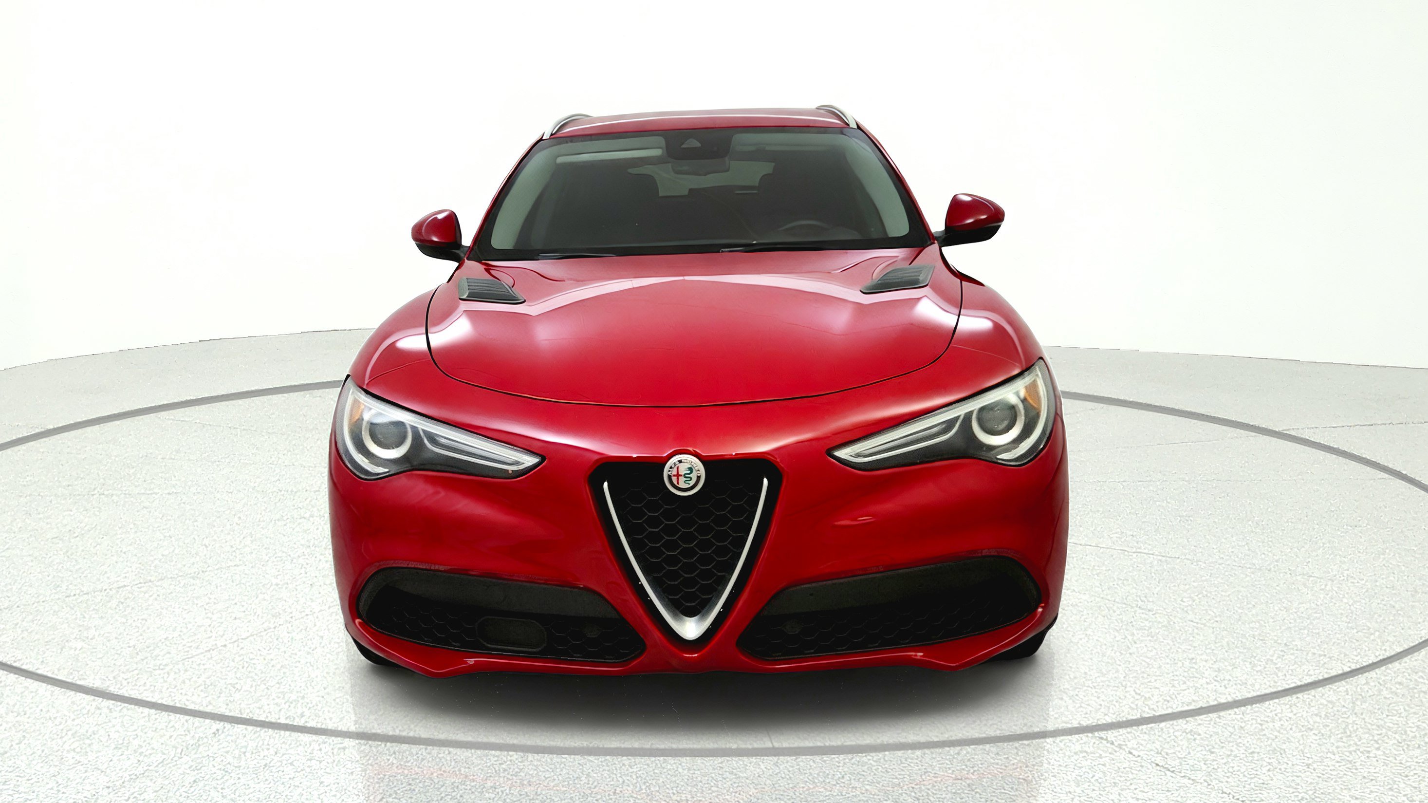 Used 2018 Alfa Romeo Stelvio AWD image 2