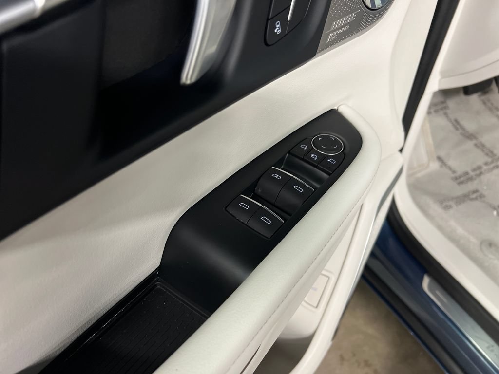 Certified 2025 Buick Enclave Avenir w/ Super Cruise Package AWD/4WD image 17