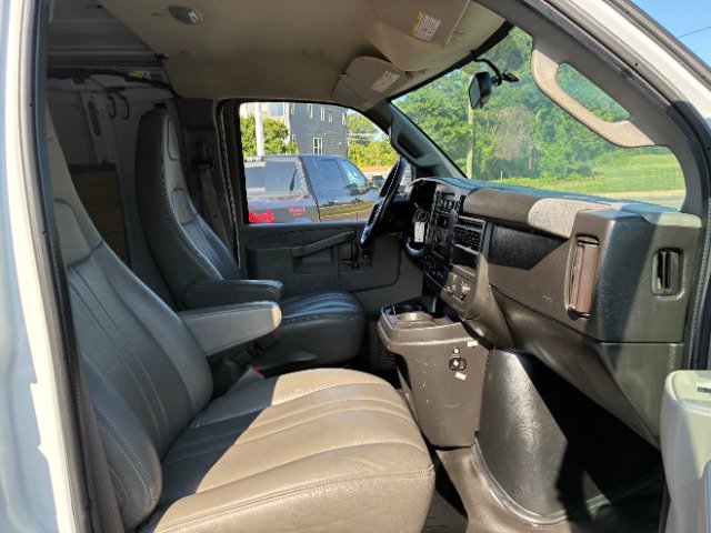 Used 2021 Chevrolet Express 3500 w/ Driver Convenience Package RWD image 22