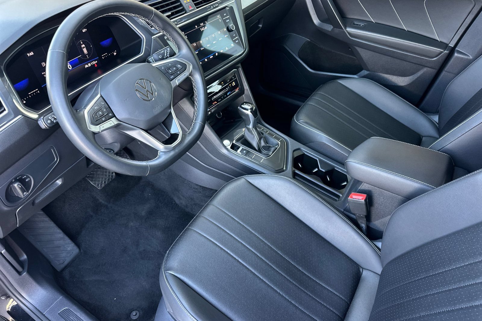 Used 2023 Volkswagen Tiguan SE FWD image 10