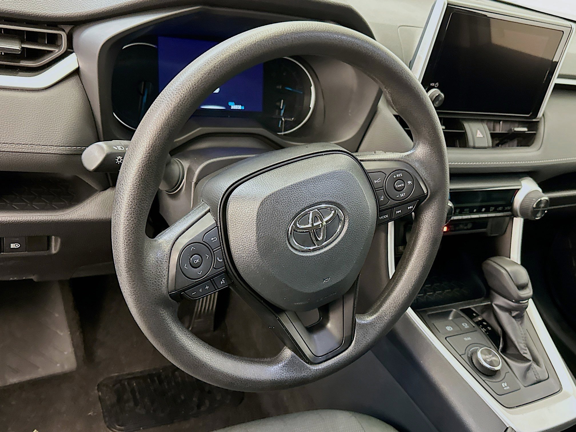 Used 2025 Toyota RAV4 XLE AWD/4WD image 18