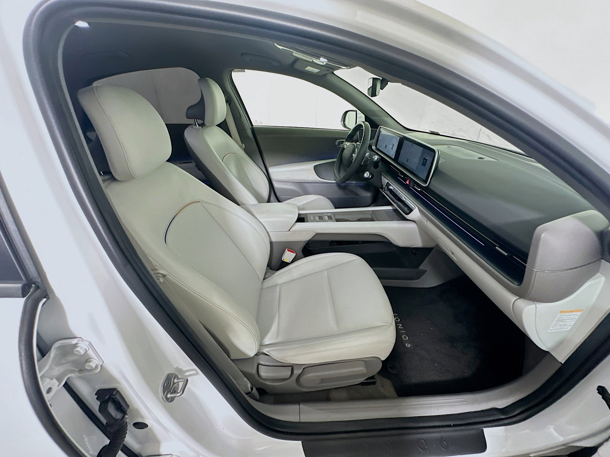 Used 2024 Hyundai Ioniq 6 SEL RWD image 33