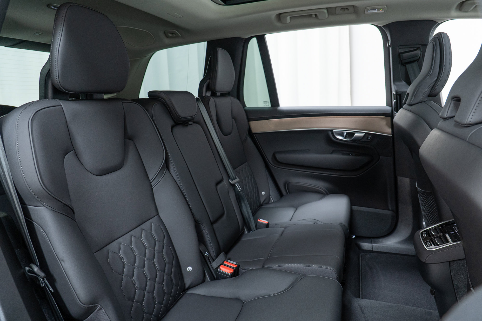 New 2026 Volvo XC90 B6 Plus w/ Protection Package Premier image 24