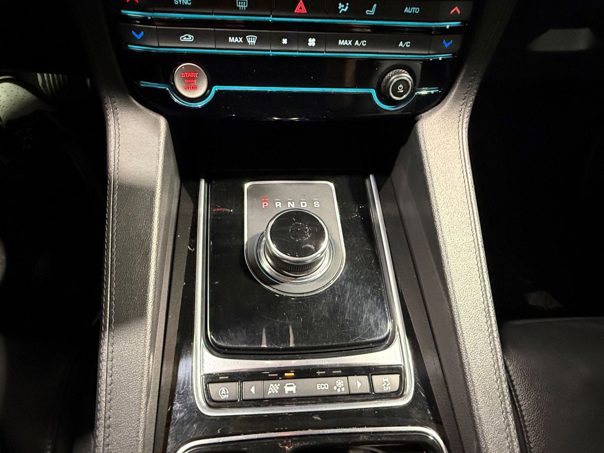 Used 2019 Jaguar F-PACE Prestige image 34