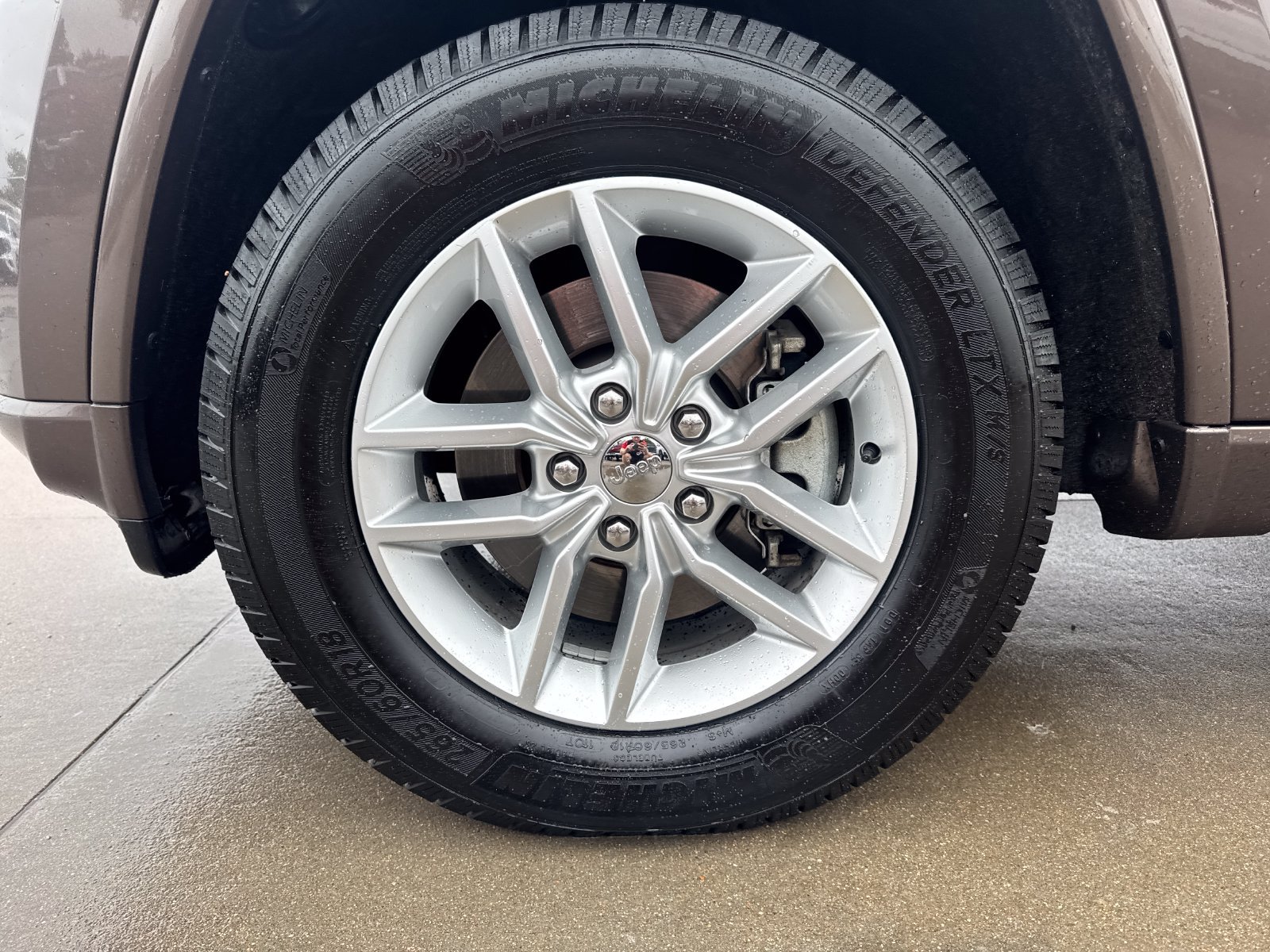 Used 2017 Jeep Grand Cherokee Overland AWD/4WD image 28