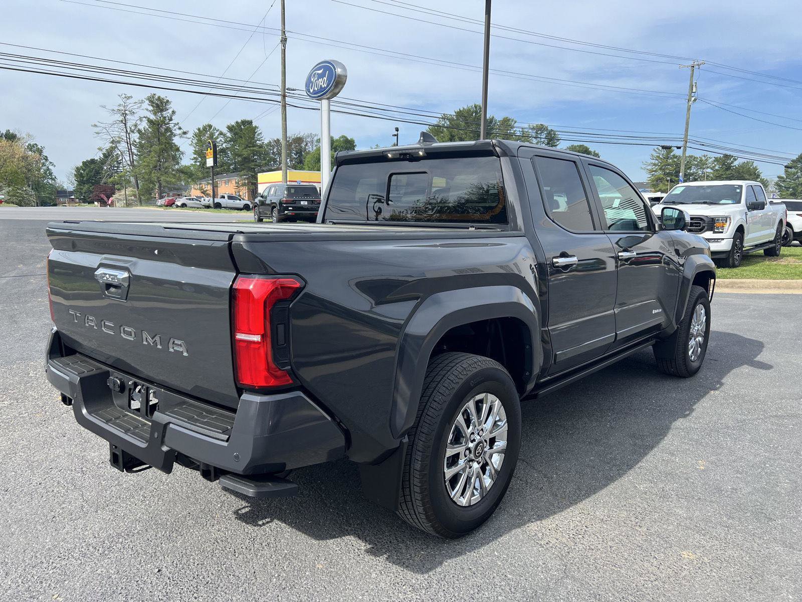 Used 2024 Toyota Tacoma Limited w/ Limited Package (LT) image 6