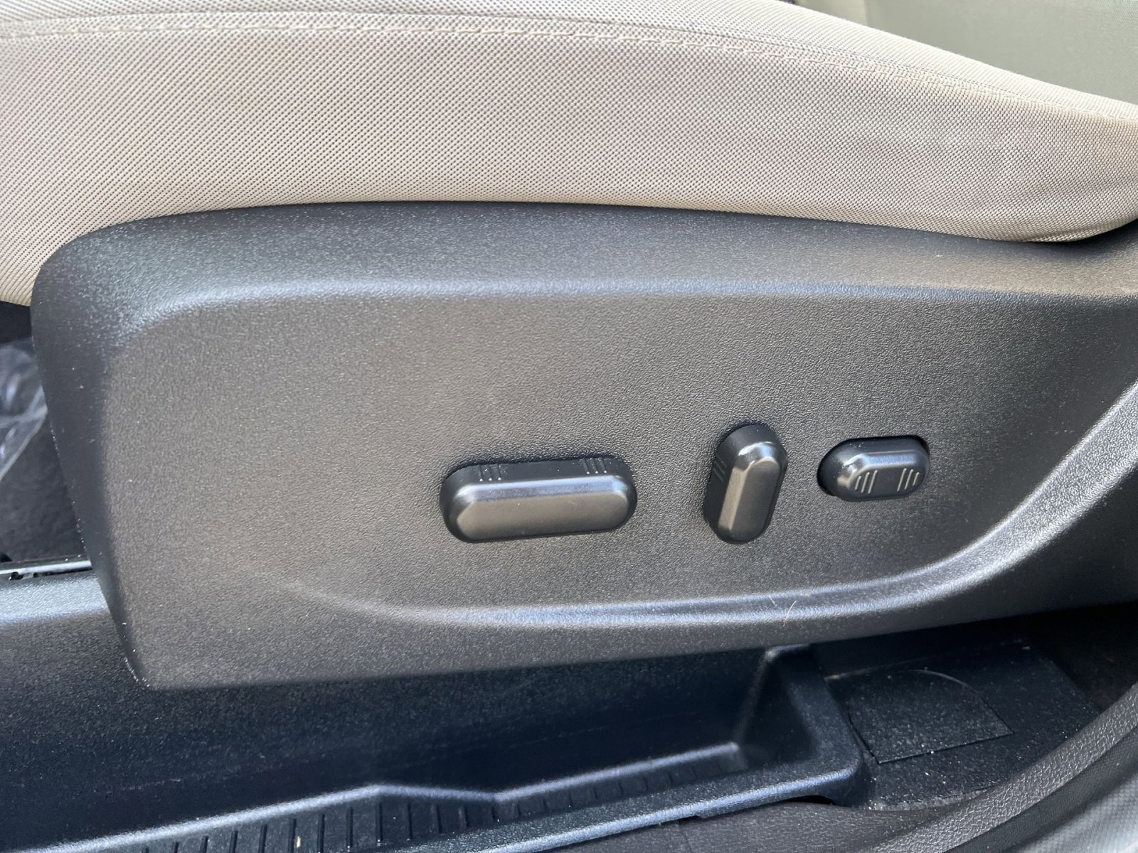 Used 2017 Ford Escape SE image 22