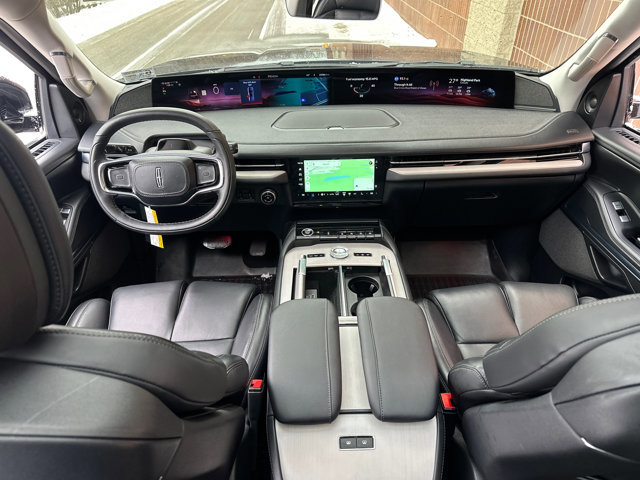 Used 2025 Lincoln Navigator L Reserve image 14