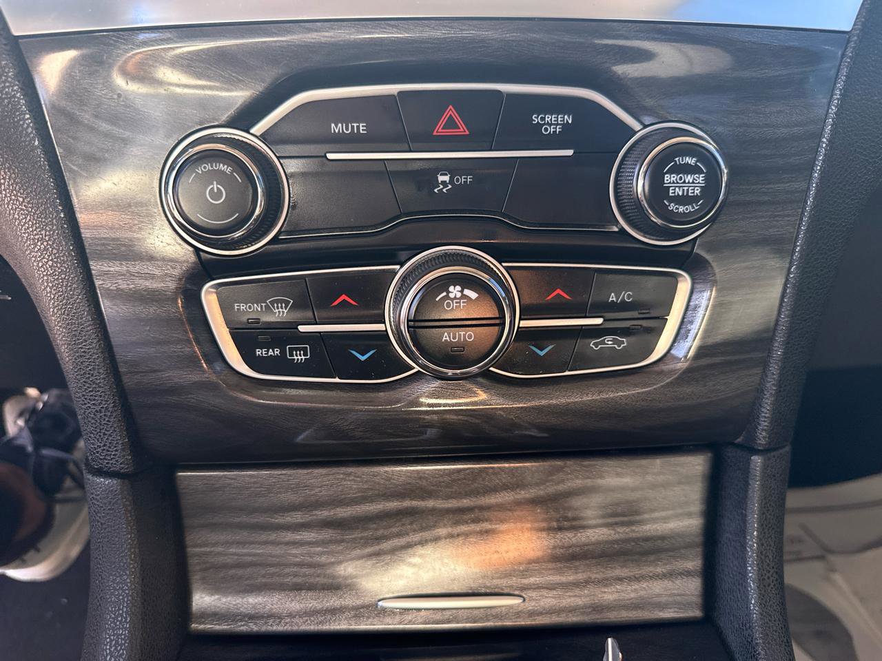 Used 2021 Chrysler 300 Touring w/ Sport Appearance Package image 22