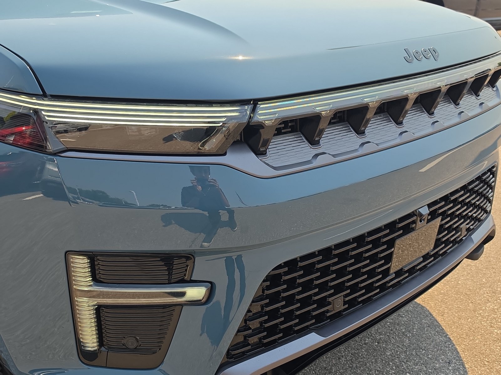 New 2026 Jeep Grand Wagoneer 4WD image 9