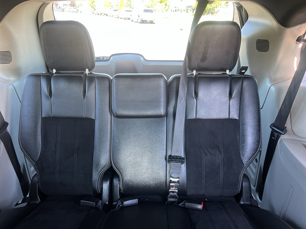 Used 2018 Dodge Grand Caravan SXT w/ Rear Park Assist Package FWD image 32