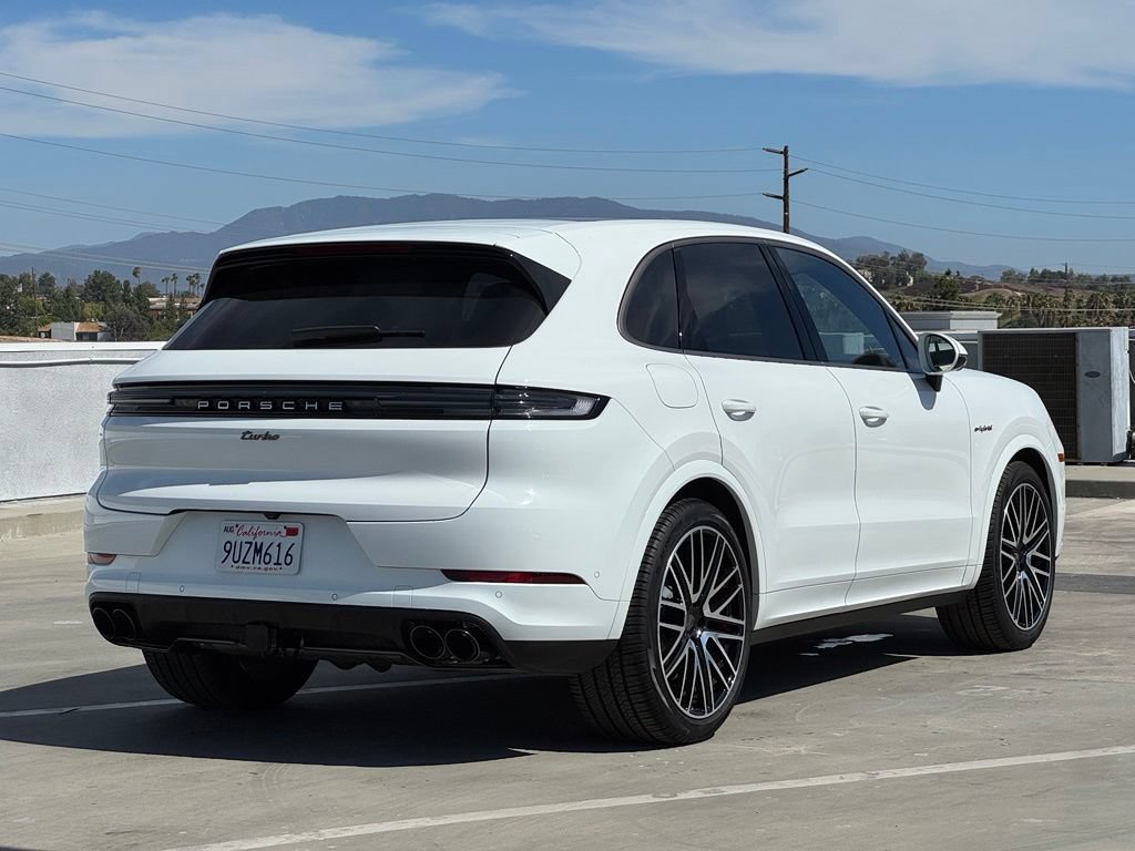 Used 2025 Porsche Cayenne Turbo w/ Premium Package Plus AWD/4WD image 31