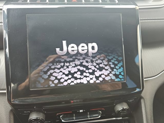 Used 2024 Jeep Grand Cherokee L Laredo w/ Trailer Tow Package AWD/4WD image 16