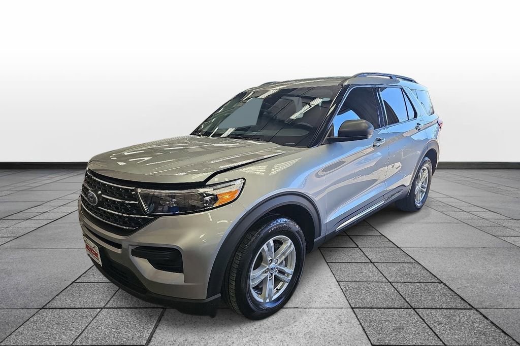 Used 2024 Ford Explorer XLT image 1