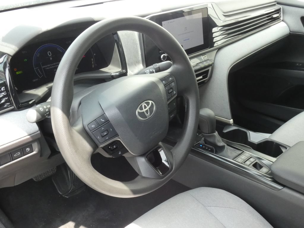 Used 2025 Toyota Camry LE FWD image 8