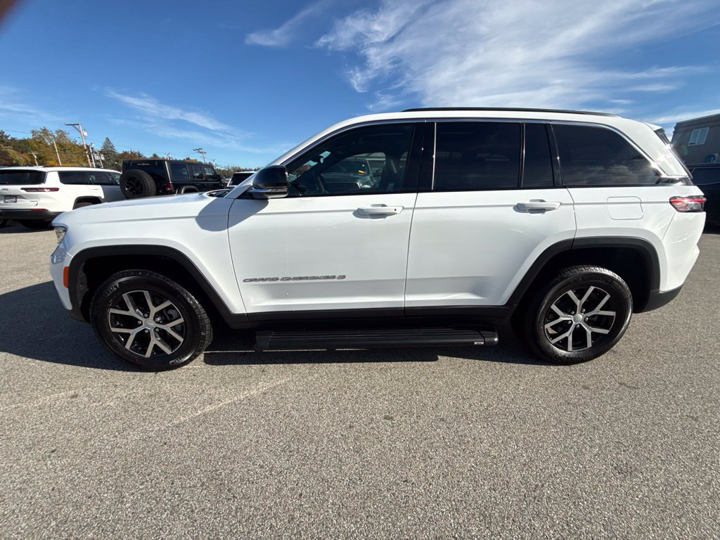Certified 2025 Jeep Grand Cherokee Limited AWD/4WD image 2