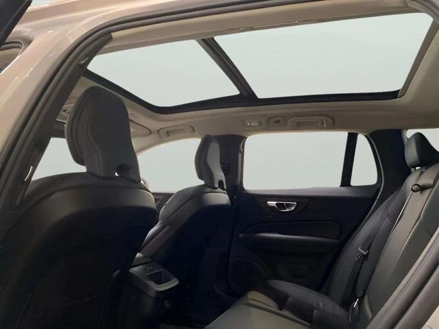 Used 2025 Volvo V60 B5 Cross Country Plus AWD/4WD image 28