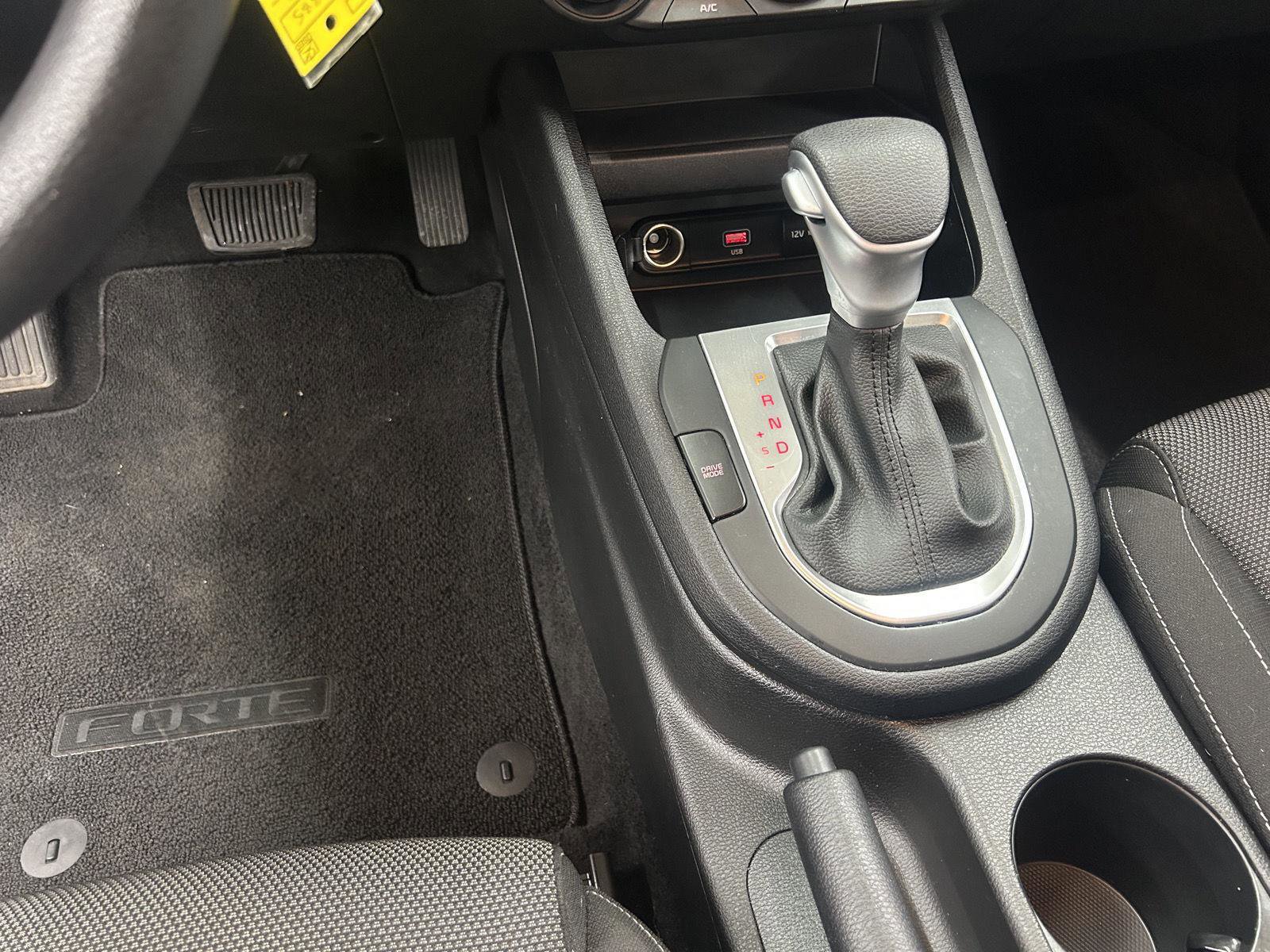 Used 2023 Kia Forte LXS w/ LXS Technology Package image 17