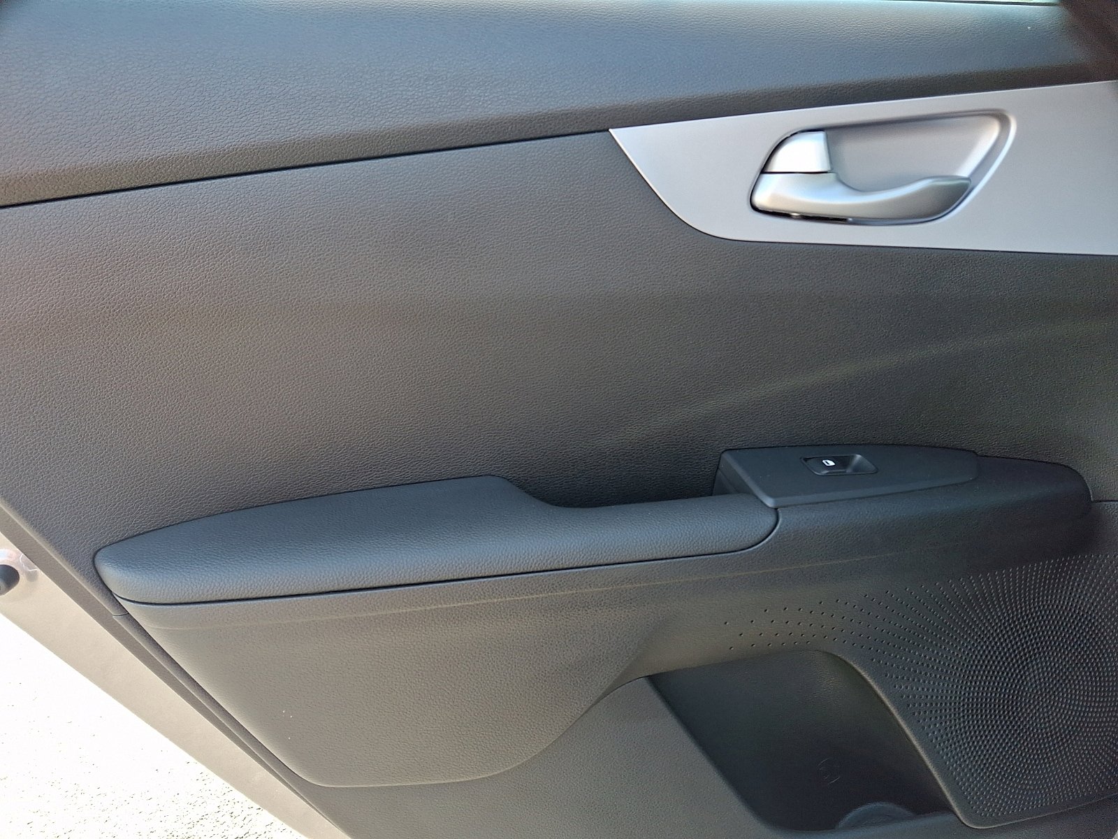 Used 2024 Kia Forte LXS image 12