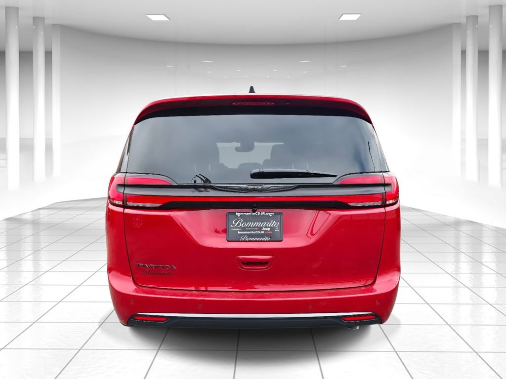 New 2026 Chrysler Pacifica Select image 4