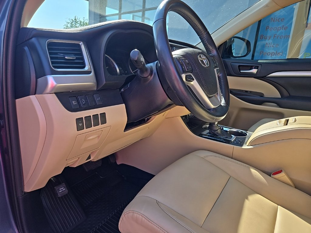 Used 2019 Toyota Highlander XLE FWD image 35