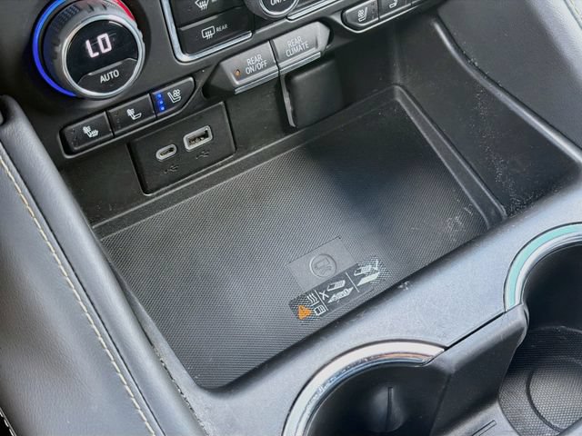 Used 2023 Chevrolet Tahoe Premier AWD/4WD image 32