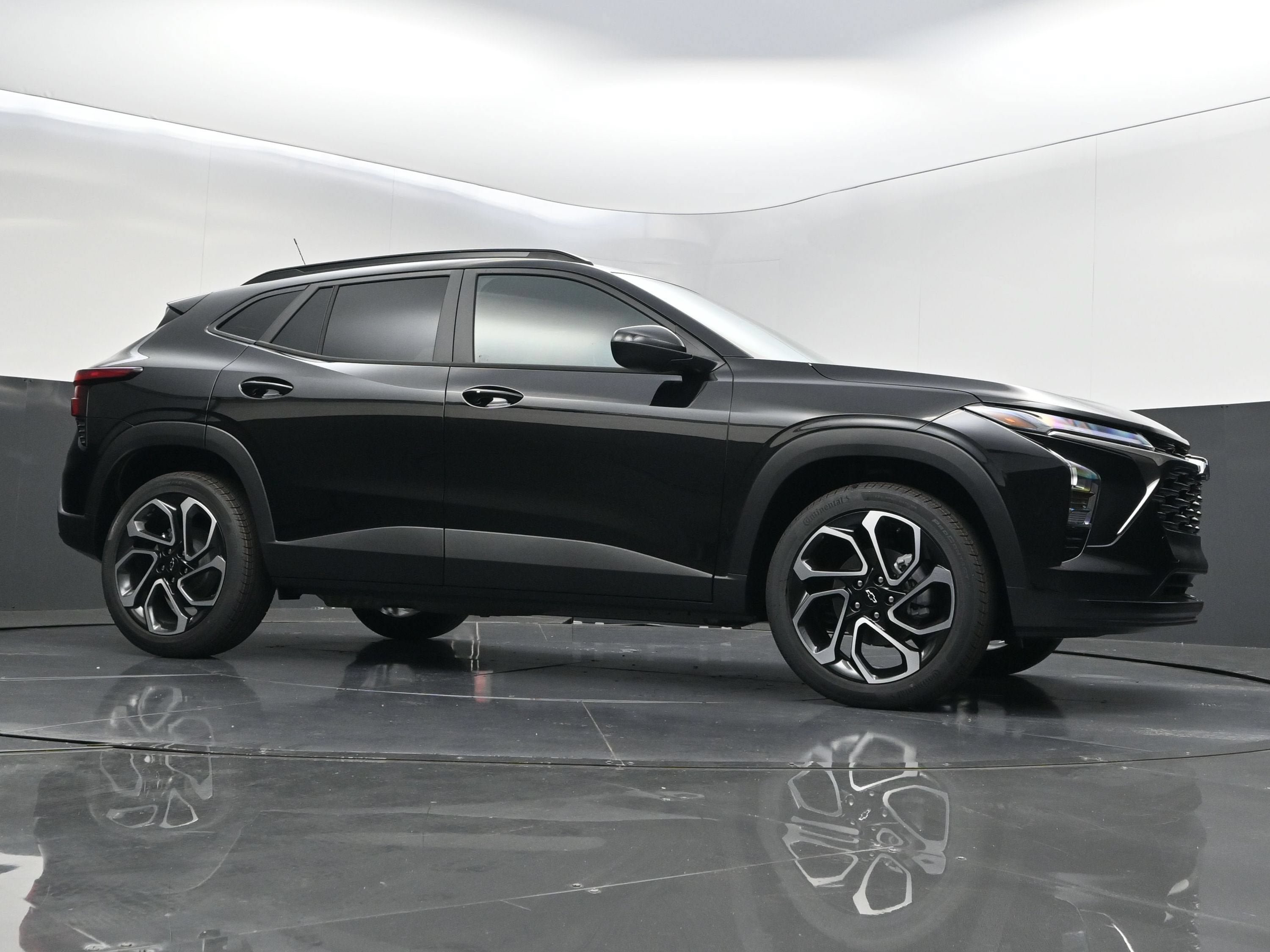 New 2026 Chevrolet Trax RS w/ Sunroof Package FWD image 44